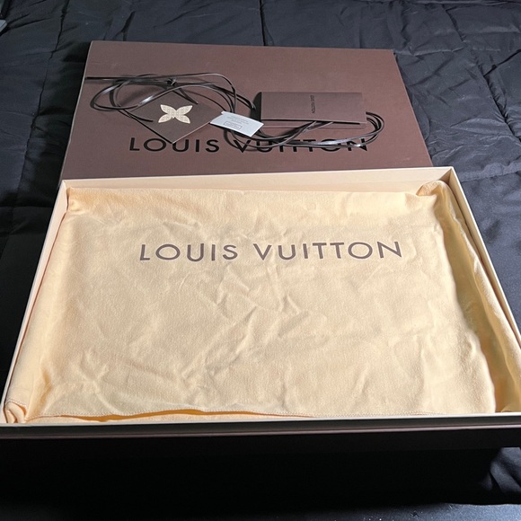 Authentic Louis Vuitton  Dust Bag EXTRA LARGE with BOX & ribbon! 30”x 21.5”open - Picture 6 of 7